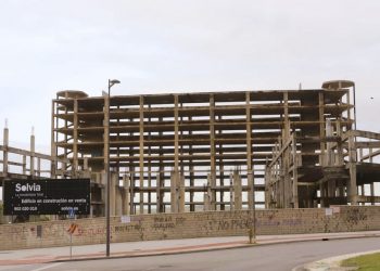 Aprobado el último trámite para la demolición de la estructura del edificio del Palacio de Congresos junto al Hospital