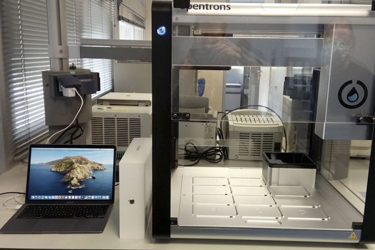 Andalucía suma dos nuevos equipos robóticos con capacidad para analizar 2.400 PCR al día