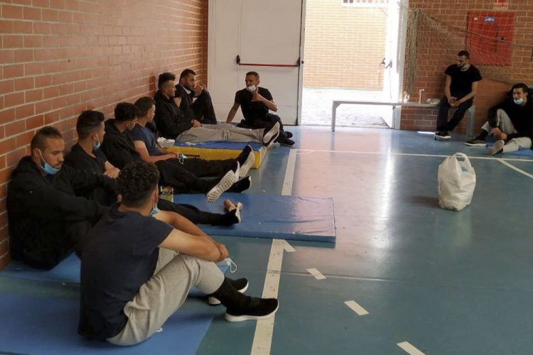 APDHA denuncia ante el Defensor del Pueblo el abandono de 16 personas migrantes en Granada