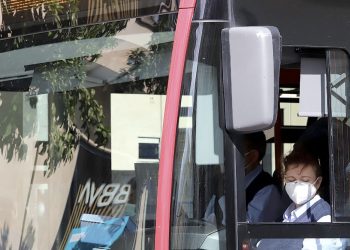 Los autobuses urbanos amplían a 30 el aforo máximo de viajeros permitidos