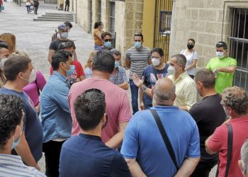 El PP urge al PSOE de Mamen Sánchez a normalizar el servicio de autobús urbano