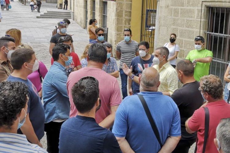 El PP urge al PSOE de Mamen Sánchez a normalizar el servicio de autobús urbano