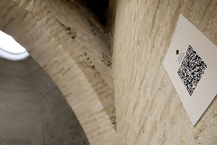 El Alcázar instala códigos QR para facilitar información en cuatro idiomas