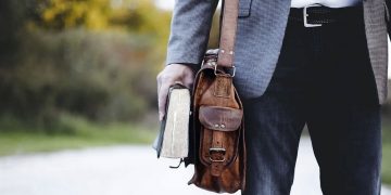 El Gobierno andaluz inicia los trámites para blindar por ley la autoridad de los docentes