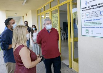 Pictogramas para personas con autismo en Piscinas José Laguillo
