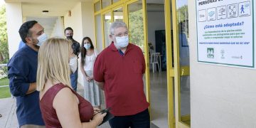 Pictogramas para personas con autismo en Piscinas José Laguillo