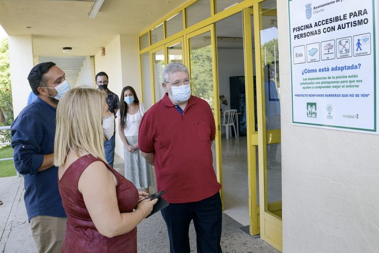 Pictogramas para personas con autismo en Piscinas José Laguillo