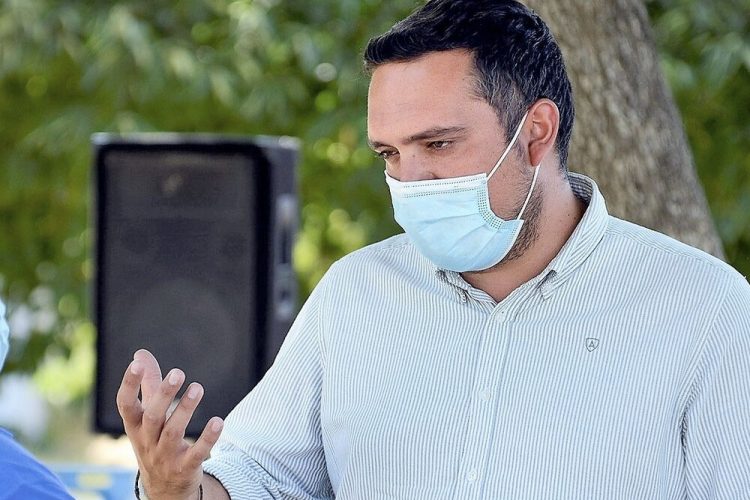 El Ayuntamiento contrata las obras de reparación del centro y aula de El Mojo