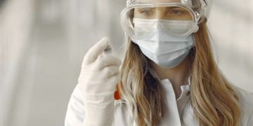 Llega a Madrid el primer tren de suministros sanitarios, con 28 millones de mascarillas y más de 400.000 buzos desechables