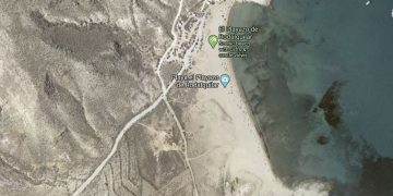 Muere un bañista en la playa de El Playazo de Rodalquilar en Níjar (Almería)