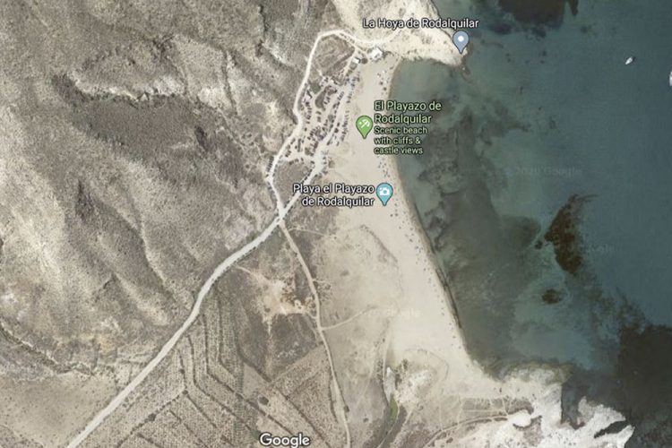 Muere un bañista en la playa de El Playazo de Rodalquilar en Níjar (Almería)
