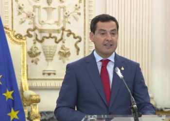 Moreno convoca al comité de expertos para plantear el uso obligatorio de la mascarilla en Andalucía