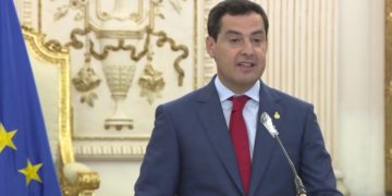 Moreno convoca al comité de expertos para plantear el uso obligatorio de la mascarilla en Andalucía