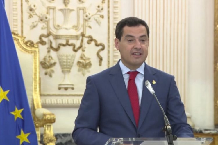 Moreno convoca al comité de expertos para plantear el uso obligatorio de la mascarilla en Andalucía