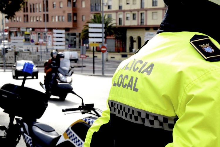 La operación policial contra los actos incívicos de motocicletas en Blas Infante se salda con un detenido, cinco denuncias y tres vehículos inmovilizados