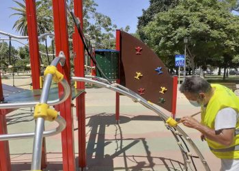 El Ayuntamiento, a través de Infraestructuras, actúa en la mejora integral del parque infantil del Retiro