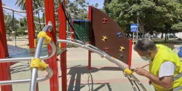 El Ayuntamiento, a través de Infraestructuras, actúa en la mejora integral del parque infantil del Retiro