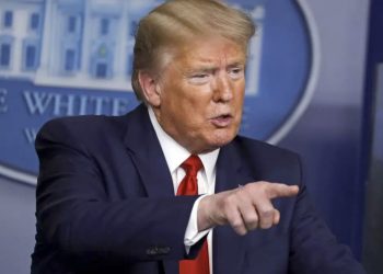 Trump vuelve a minimizar la amenaza del virus