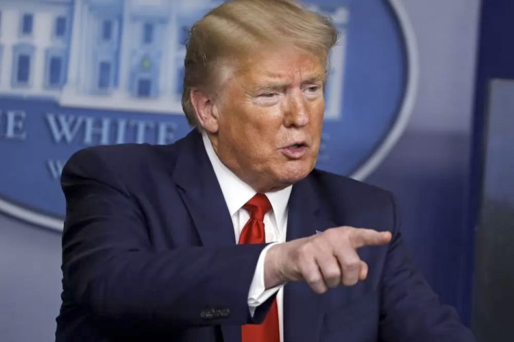 Trump vuelve a minimizar la amenaza del virus