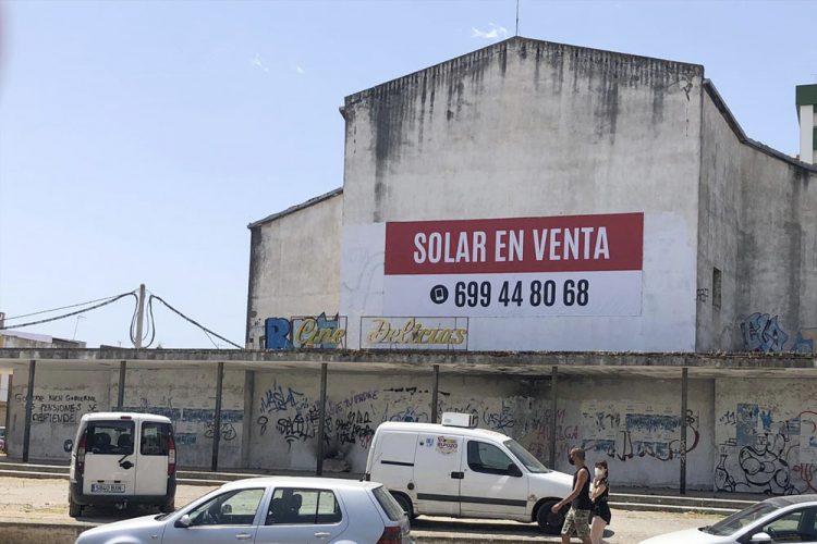 El solar del cine Delicias, a la venta