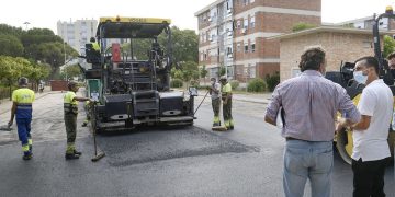 La marea negra completa ya más de 15.000 metros cuadrados de asfaltado