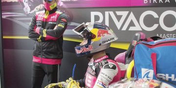 “El amor por las motos crea un vínculo padre-hijo que es único”. Una entrevista a Héctor Faubel