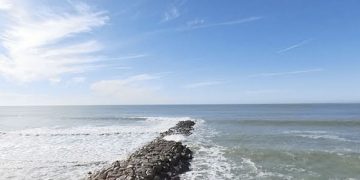 Fallece una mujer ahogada en la playa Santa María del Mar en Cádiz