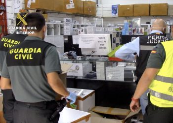 La Guardia Civil interviene en Madrid más de 13.000 artículos de telefonía falsificados