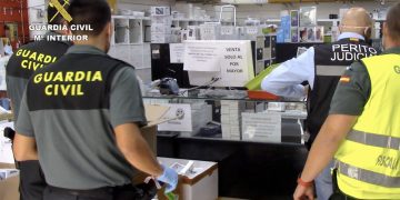 La Guardia Civil interviene en Madrid más de 13.000 artículos de telefonía falsificados