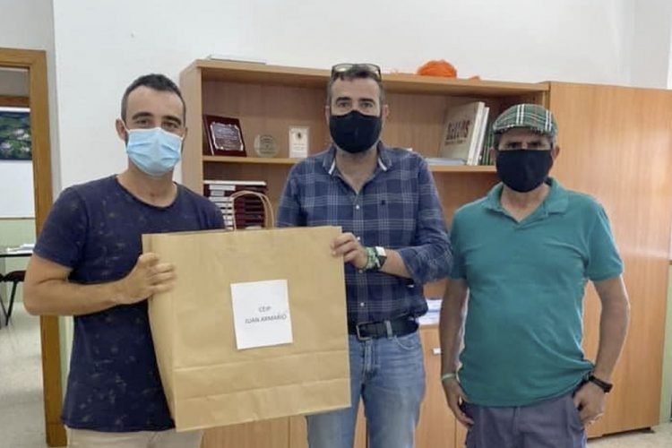 Alcalá de los Gazules distribuye 1300 mascarillas en los colegios