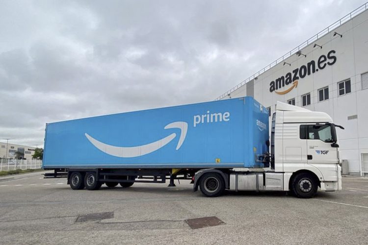 La CNMC dice que Amazon realiza labores de operador postal y que debe cumplir con la normativa del sector