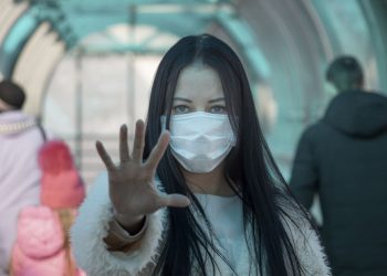 Los CDC admiten la transmisión aérea del coronavirus mientras los científicos insisten en sus riesgos