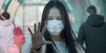 Los CDC admiten la transmisión aérea del coronavirus mientras los científicos insisten en sus riesgos