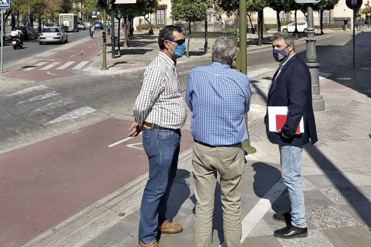 Movilidad instala un nuevo paso regulado por semáforo en alameda Cristina
