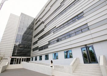 Canarias prohíbe fumar en la vía pública