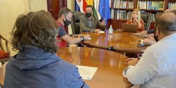 Reunión entre ayuntamiento y distintas asociaciones para la mejora del Mercado de Abastos y su entorno