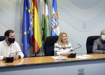 La alcaldesa presenta el documental ‘Bulería’ que convocará un casting para jóvenes flamencos