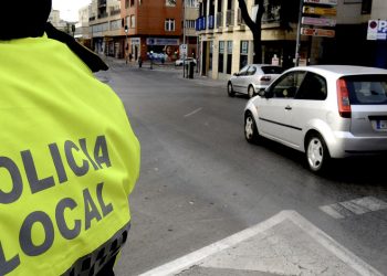 Abandonan voluntariamente la vivienda que habían ocupado de manera ilegal a instancias de la Policía Local
