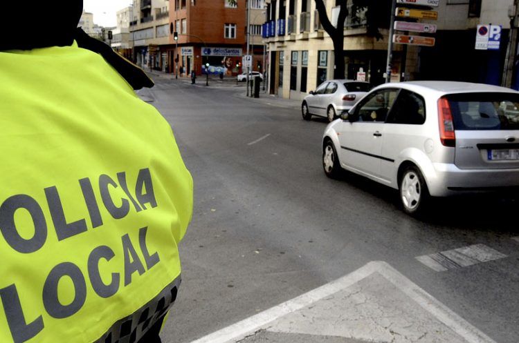 Abandonan voluntariamente la vivienda que habían ocupado de manera ilegal a instancias de la Policía Local