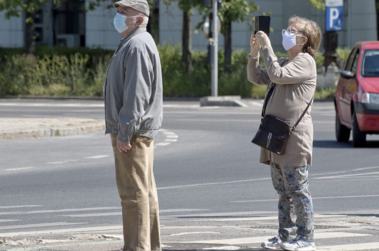 La Junta aplica restricciones en Córdoba, Jaén y Sevilla y plantea reducir la movilidad nocturna en Granada