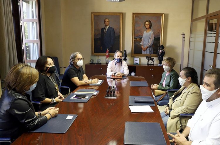 La próxima gala benéfica de la Real Escuela del Arte Ecuestre recaudará fondos para la AECC y Parkinson Jerez