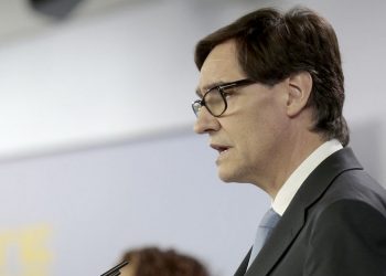 Mientras Asturias solicita el confinamiento y Andalucía lo ve factible, el gobierno central descarta el confinamiento domiciliario inminente