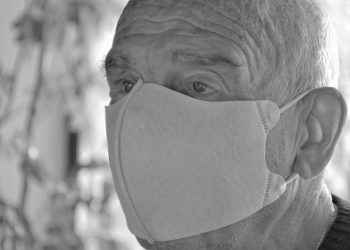 Los neumólogos advierten de que los enfermos respiratorios y crónicos deben llevar mascarilla