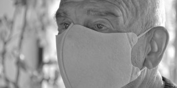 Los neumólogos advierten de que los enfermos respiratorios y crónicos deben llevar mascarilla