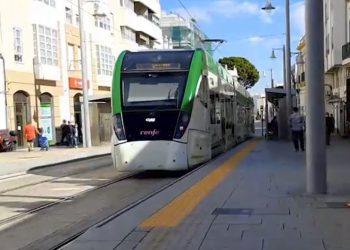 Aprender a convivir con el tranvía de la Bahía de Cádiz