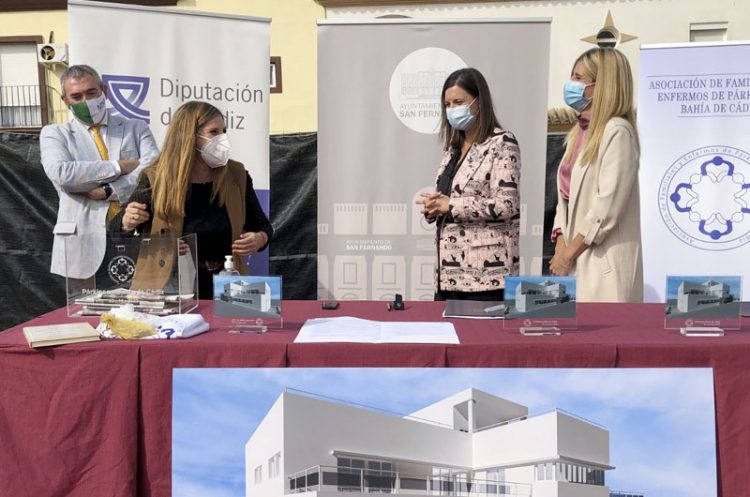 Primera piedra del centro de estancia diurna para personas con Parkinson en San Fernando