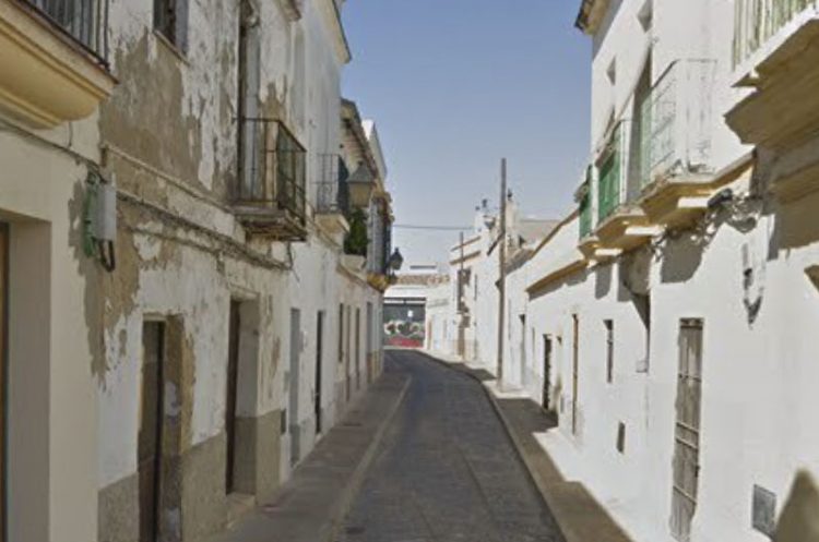 El Ayuntamiento recibe cuatro ofertas para la compra de la finca de la calle Honsario sometida a venta forzosa