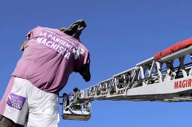 El Minotauro ya luce la camiseta morada contra la violencia de género
