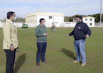 Se inicia la renovación del césped de La Juventud