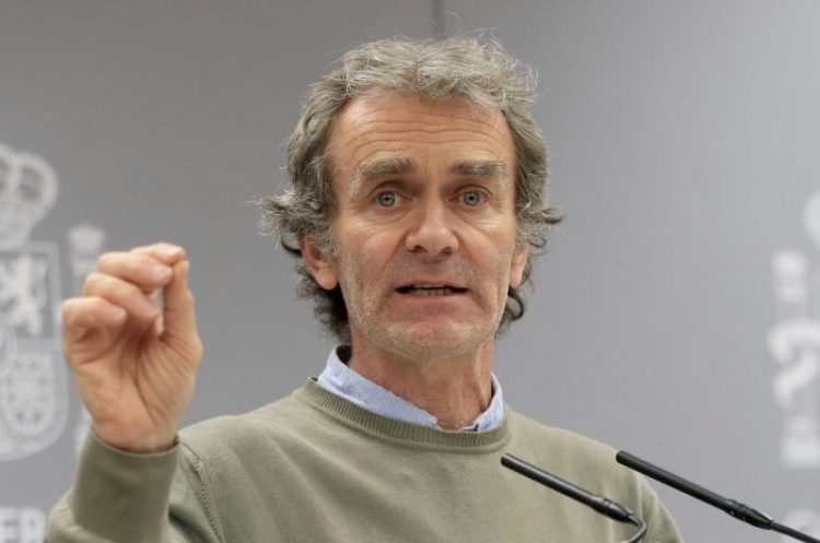 El Consejo General de colegios de médicos solicita el cese inmediato de Fernando Simón